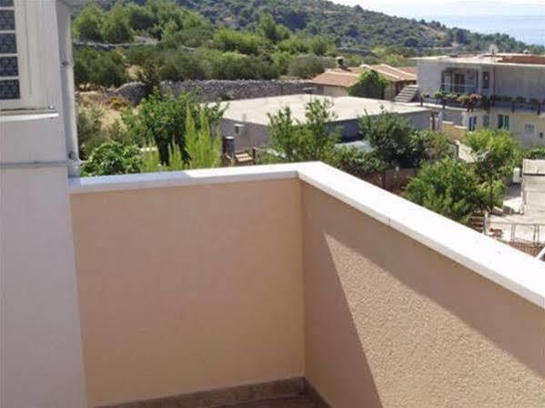 Apartments Mazuran Hvar Town Exterior photo